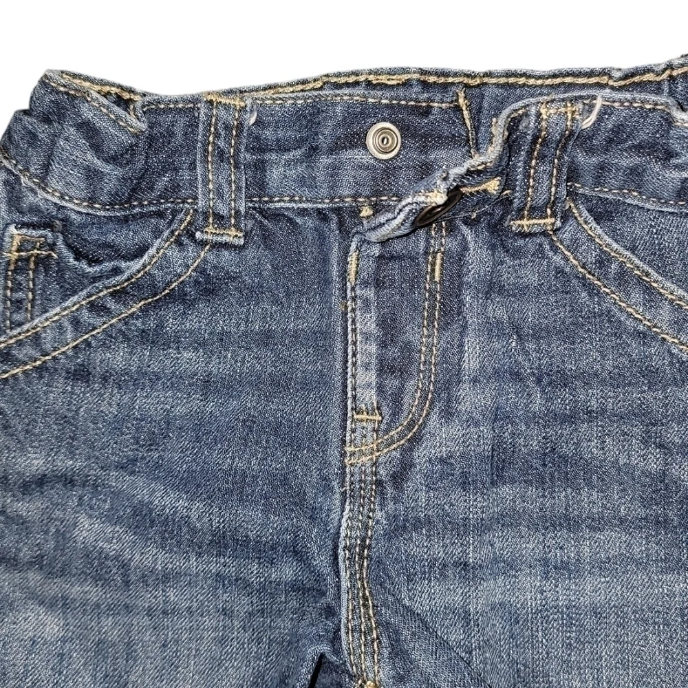 The children’s place size 2T denim shorts button snap light wash